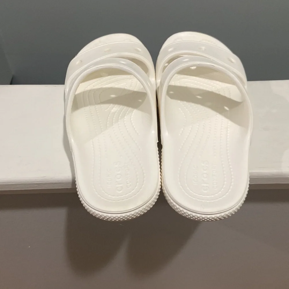 CROCS White CROCS Slide Sandals men's 7 women's 9 worn once 14 holes for charms